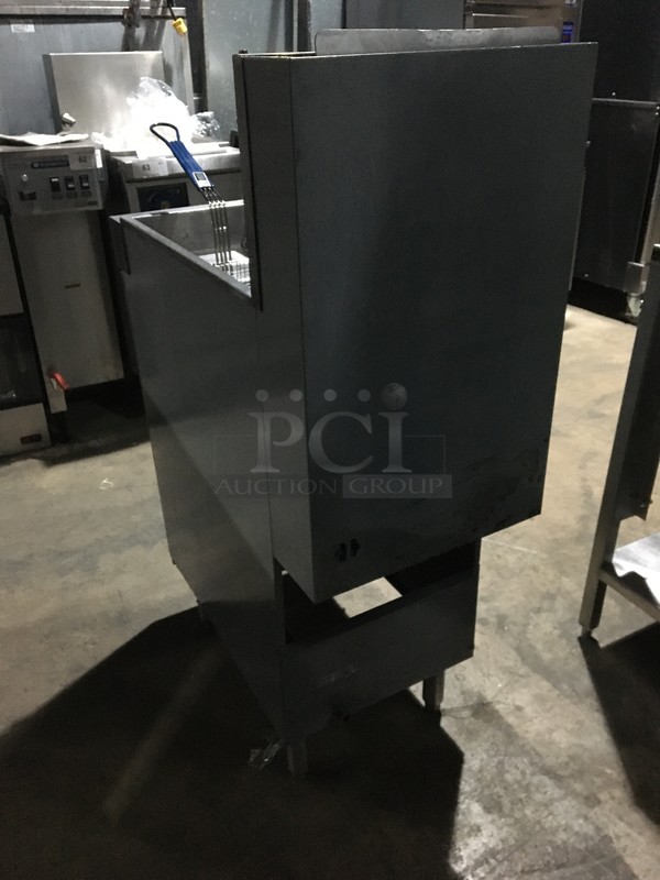 Vulcan Commercial Natural Gas Powered Deep Fat Fryer! With 4 Burners! With Backsplash! With 2 Metal Frying Baskets! All Stainless Steel! On Legs! - Image 5 of 9