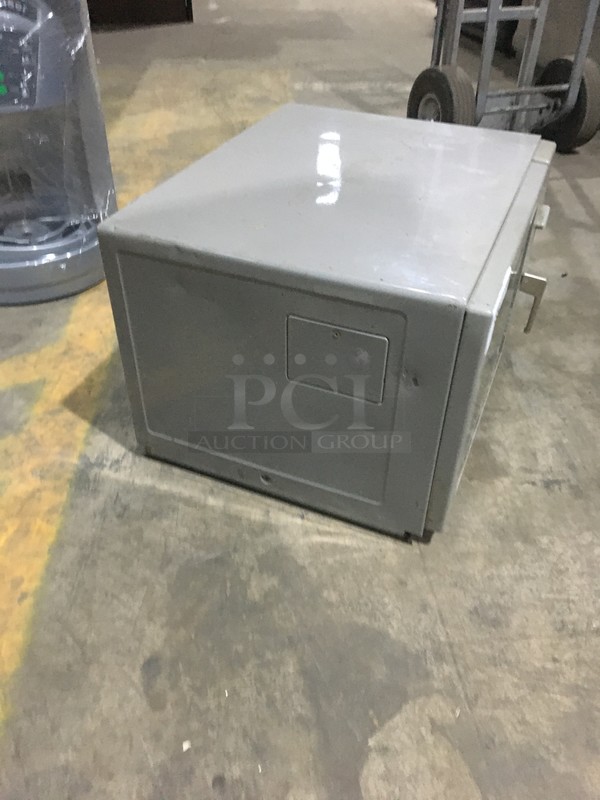 Amana Commercial Countertop Microwave Oven! With View Through Door! Model RCS10DA Serial 1004303372! 120V! - Image 2 of 8