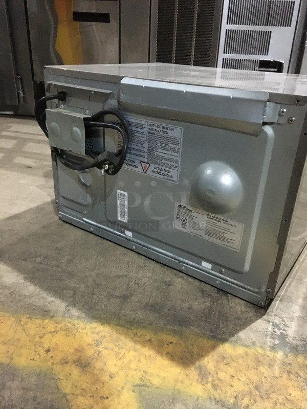 Amana Commercial Countertop Microwave Oven! With View Through Door! Model RCS10DA Serial 1004303372! 120V! - Image 4 of 8