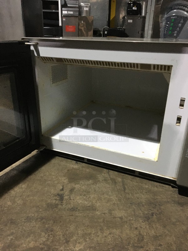 Amana Commercial Countertop Microwave Oven! With View Through Door! Model RCS10DA Serial 1004303372! 120V! - Image 5 of 8