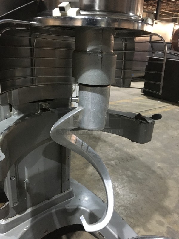 Hobart Commercial Floor Style 60 Quart Planetary Mixer! With Stainless Steel Bowl & Bowl Guard! With Dough Hook Attachment! Model HL600 Serial 311282820! 200/230V 1/3Phase! Damaged From Shipping! Not Tested!  - Image 5 of 10