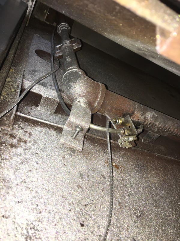 FANTASTIC! Bakers Pride Natural Gas Powered 4 Pie Pizza Oven! All Stainless Steel Body! Model DS805 Serial 11759! With Stones! On Legs! Working When Removed! - Image 8 of 12