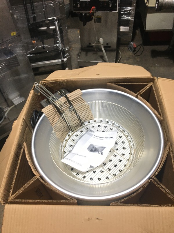 SWEET! NEW IN THE BOX! Cecilware Commercial Countertop Round Surface Fryer! 14 LB Capacity! All Stainless Steel! Model RSF120 Serial 1033654! 120V! - Image 2 of 9