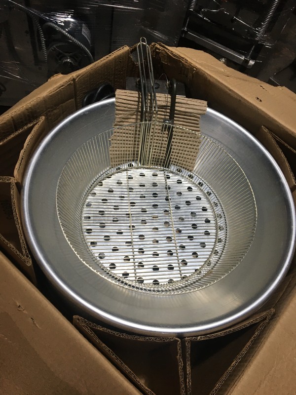 SWEET! NEW IN THE BOX! Cecilware Commercial Countertop Round Surface Fryer! 14 LB Capacity! All Stainless Steel! Model RSF120 Serial 1033654! 120V! - Image 3 of 9