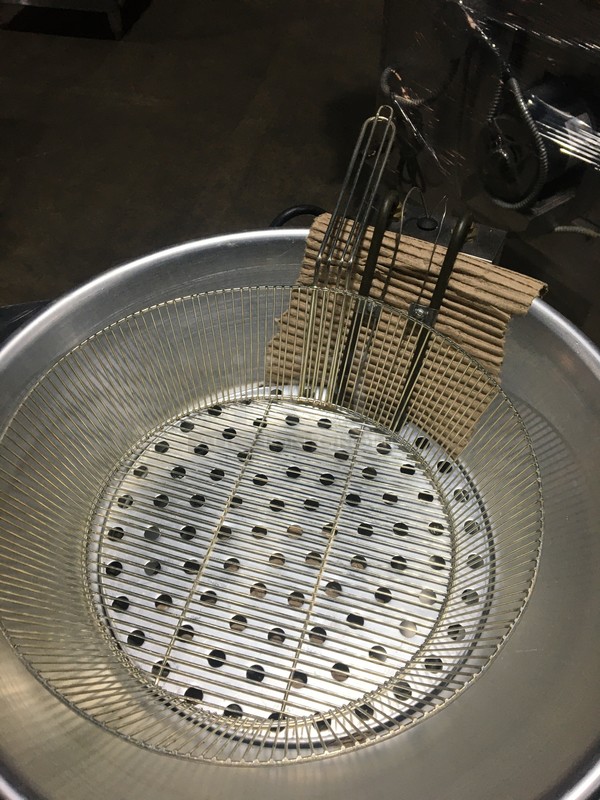 SWEET! NEW IN THE BOX! Cecilware Commercial Countertop Round Surface Fryer! 14 LB Capacity! All Stainless Steel! Model RSF120 Serial 1033654! 120V! - Image 7 of 9