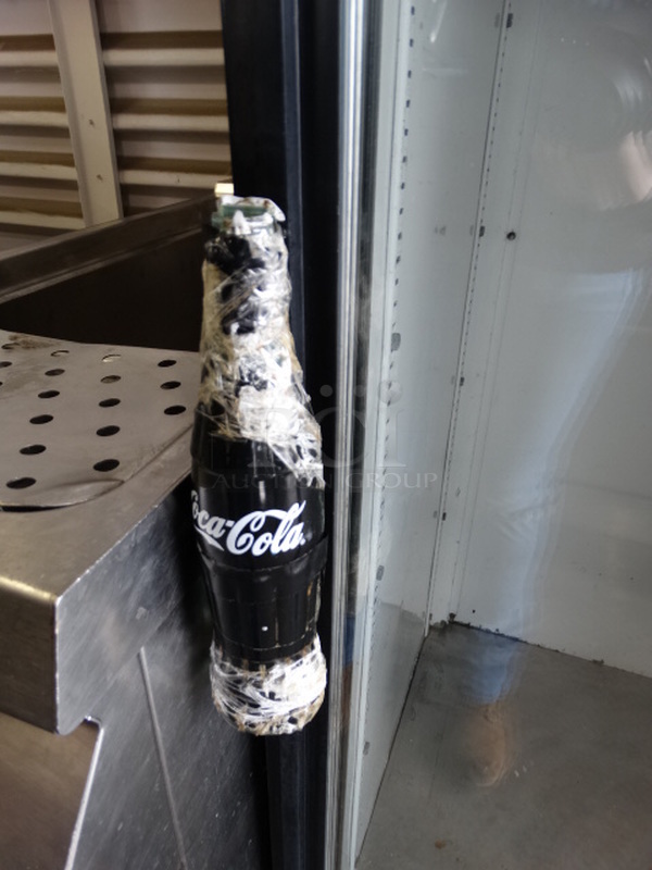 NICE! 2001 True Model GDM-12 Metal Commercial Single Door Reach In Cooler Merchandiser. 115 Volts, 1 Phase. 25x24x63. Tested and Powers On But Does Not Get Cold - Image 4 of 6