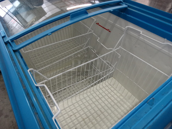 NICE! AHT Model RIOS 100 UL Metal Commercial Ice Cream Treat Freezer Merchandiser w/ Sliding Lids on Commercial Casters. 120 Volts, 1 Phase. 39x27x36. Cannot Test Due To Missing Power Cord - Image 5 of 6