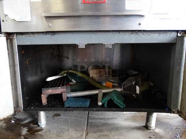 SWEET! Vulcan Model GHCB34S Stainless Steel Commercial Natural Gas Powered Charbroiler Grill. 44x40x55 - Image 6 of 9