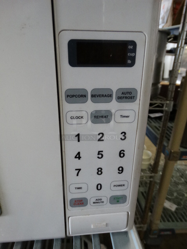 Westinghouse White Countertop Microwave. 18x12x11 - Image 5 of 5