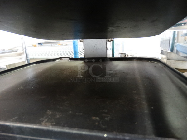 NICE! Vollrath Stainless Steel Commercial Countertop Panini Press. 14x14x10. Tested and Working! - Image 5 of 5
