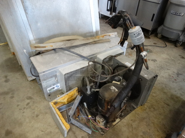 FANTASTIC! 6'x6'x7.5' Walk In Cooler Box w/ Copeland Compressor and Russell Model AA28-134B Condenser. Does Not Have Floor. 115/208-240 Volts, 1 Phase. 6'x6'x7.5' - Image 3 of 11