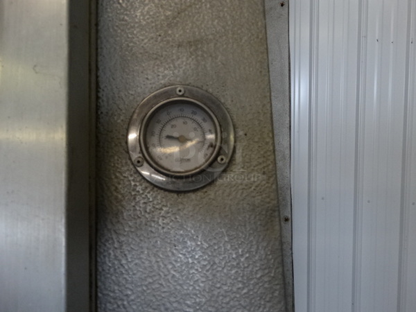 FANTASTIC! 6'x6'x7.5' Walk In Cooler Box w/ Copeland Compressor and Russell Model AA28-134B Condenser. Does Not Have Floor. 115/208-240 Volts, 1 Phase. 6'x6'x7.5' - Image 9 of 11