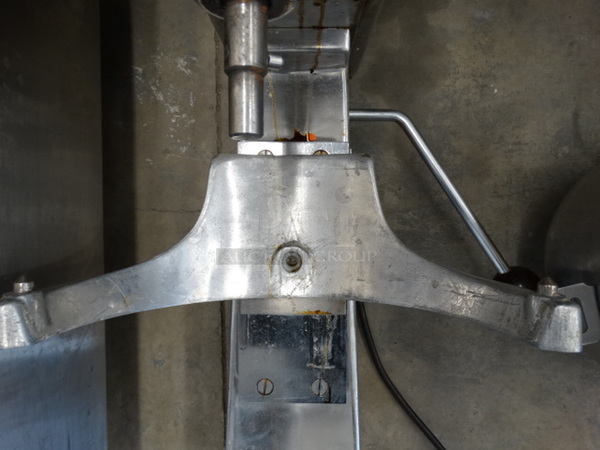 Blakeslee Model U20-DT Metal Commercial Table Mount 20 Quart Planetary Mixer. 115 Volts, 1 Phase. Goes GREAT w/ Item 240! 16x24x33. Tested and Working! - Image 3 of 8