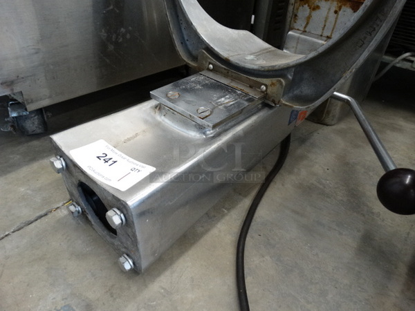 Blakeslee Model U20-DT Metal Commercial Table Mount 20 Quart Planetary Mixer. 115 Volts, 1 Phase. Goes GREAT w/ Item 240! 16x24x33. Tested and Working! - Image 4 of 8