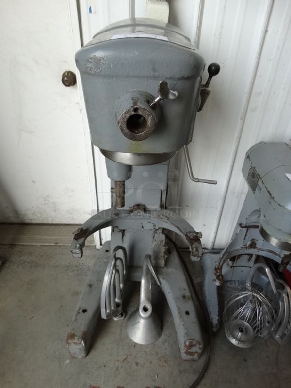 GREAT! Hobart Model D-300 Metal Commercial 30 Quart Planetary Mixer w/ Paddle and Dough Hook Attachments. 115 Volts, 1 Phase. 2x22x45. Tested and Working! - Image 3 of 8