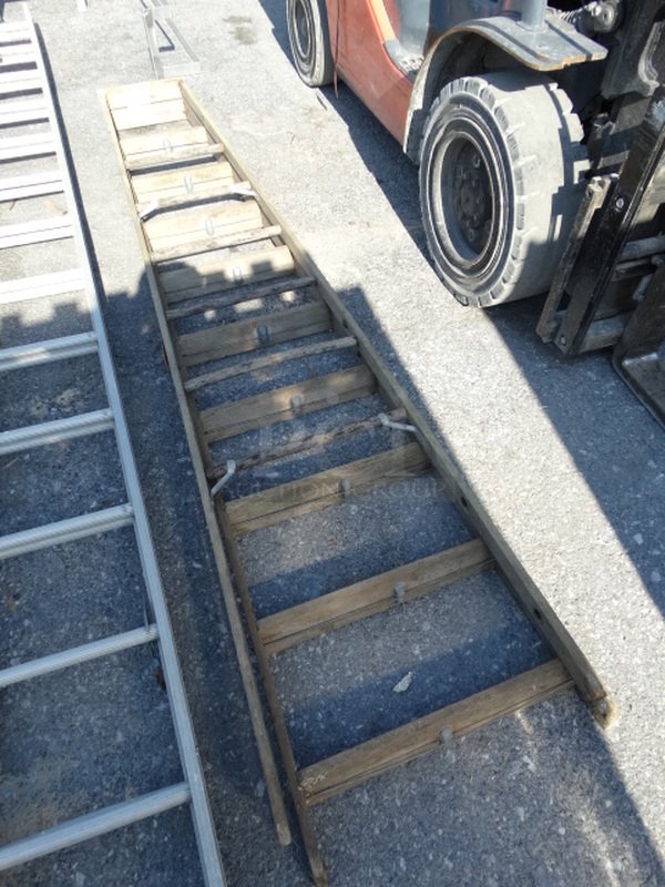 Wooden 9.5' Ladder. 26x5x116 - Image 1 of 4