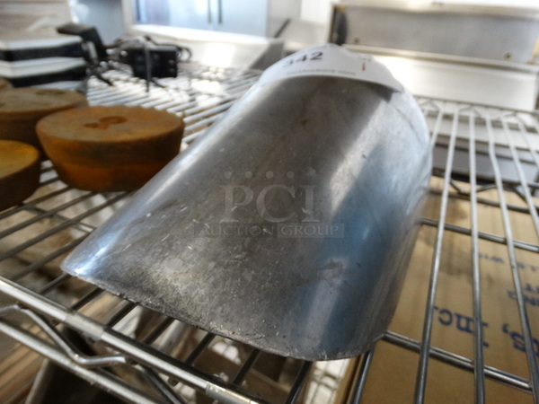 Metal Ice Scoop. 16x6x5 - Image 3 of 3