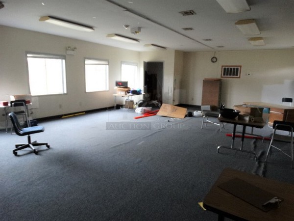 Modular Classroom w/ 2 Entrance Doors, 4 Windows, Closet and All Contents! BUYER MUST REMOVE. Item Is Located In Coatesville, PA - Winner Will Have Up To 2 Weeks To Remove. Address Will Be Given To the Winning Bidder After They Provide a Certificate of Insurance - Image 6 of 12