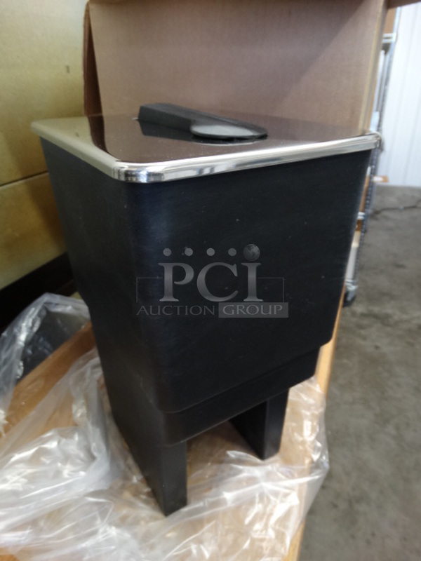 BRAND NEW IN BOX! Server Products 7000 Black Poly Rectangular 1 oz Condiment Pump. 7.5x9.5x14 - Image 3 of 6