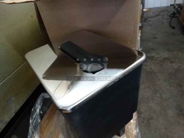 BRAND NEW IN BOX! Server Products 7000 Black Poly Rectangular 1 oz Condiment Pump. 7.5x9.5x14 - Image 4 of 6