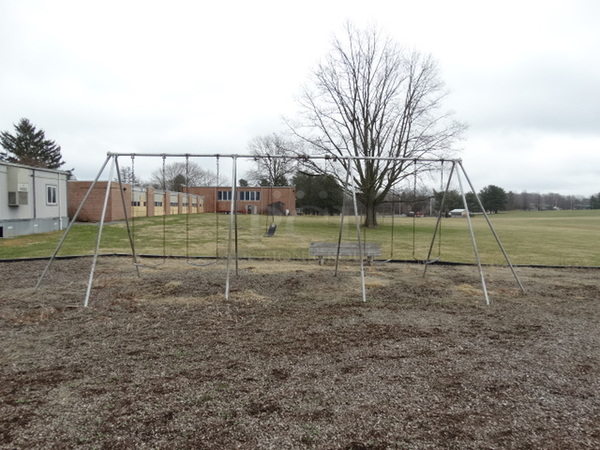 Metal 6 Swing Swingset. BUYER MUST REMOVE. Item Is Located In Coatesville, PA - Winner Will Have Up To 2 Weeks To Remove. Address Will Be Given To the Winning Bidder After They Provide a Certificate of Insurance - Image 1 of 11