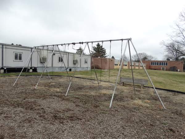 Metal 6 Swing Swingset. BUYER MUST REMOVE. Item Is Located In Coatesville, PA - Winner Will Have Up To 2 Weeks To Remove. Address Will Be Given To the Winning Bidder After They Provide a Certificate of Insurance - Image 2 of 11