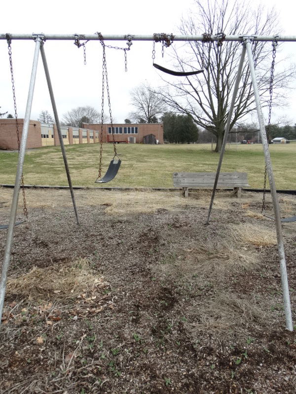 Metal 6 Swing Swingset. BUYER MUST REMOVE. Item Is Located In Coatesville, PA - Winner Will Have Up To 2 Weeks To Remove. Address Will Be Given To the Winning Bidder After They Provide a Certificate of Insurance - Image 8 of 11