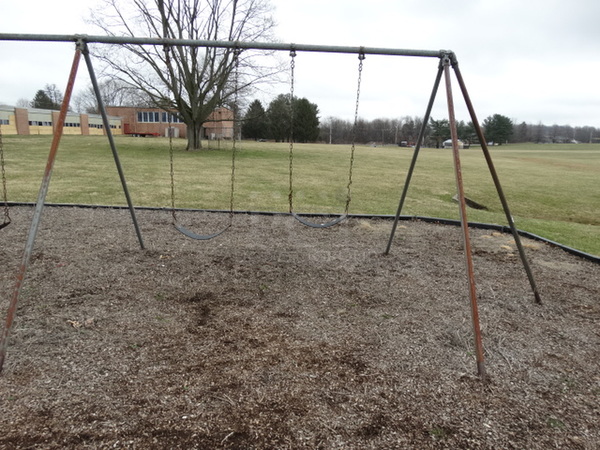 Metal 8 Swing Swingset; Missing 1 Swing Seat. BUYER MUST REMOVE. Item Is Located In Coatesville, PA - Winner Will Have Up To 2 Weeks To Remove. Address Will Be Given To the Winning Bidder After They Provide a Certificate of Insurance - Image 3 of 12
