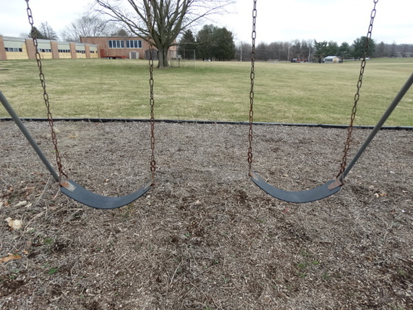 Metal 8 Swing Swingset; Missing 1 Swing Seat. BUYER MUST REMOVE. Item Is Located In Coatesville, PA - Winner Will Have Up To 2 Weeks To Remove. Address Will Be Given To the Winning Bidder After They Provide a Certificate of Insurance - Image 5 of 12
