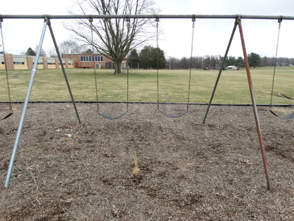 Metal 8 Swing Swingset; Missing 1 Swing Seat. BUYER MUST REMOVE. Item Is Located In Coatesville, PA - Winner Will Have Up To 2 Weeks To Remove. Address Will Be Given To the Winning Bidder After They Provide a Certificate of Insurance - Image 6 of 12