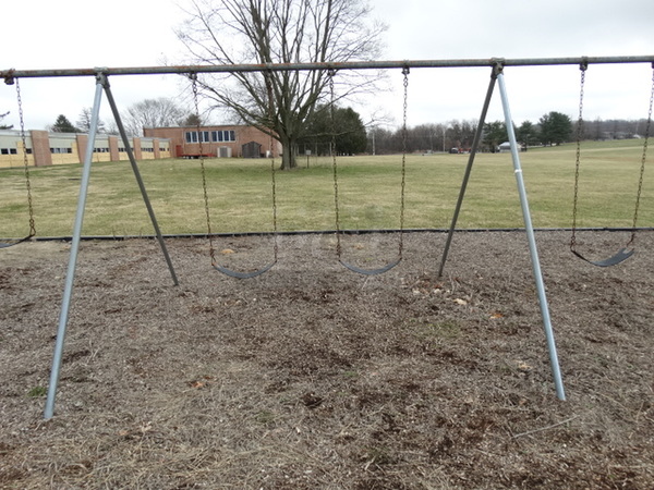 Metal 8 Swing Swingset; Missing 1 Swing Seat. BUYER MUST REMOVE. Item Is Located In Coatesville, PA - Winner Will Have Up To 2 Weeks To Remove. Address Will Be Given To the Winning Bidder After They Provide a Certificate of Insurance - Image 7 of 12
