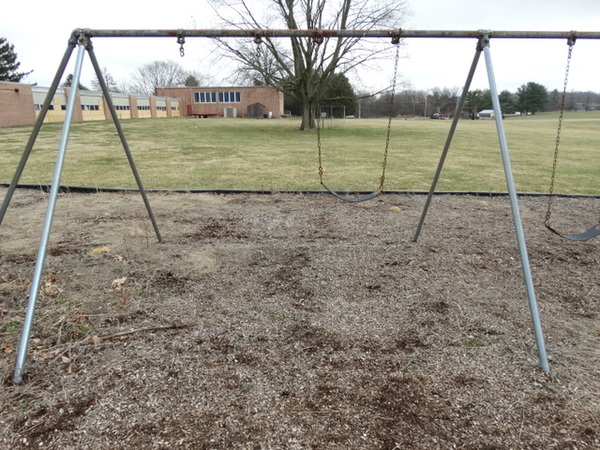 Metal 8 Swing Swingset; Missing 1 Swing Seat. BUYER MUST REMOVE. Item Is Located In Coatesville, PA - Winner Will Have Up To 2 Weeks To Remove. Address Will Be Given To the Winning Bidder After They Provide a Certificate of Insurance - Image 9 of 12