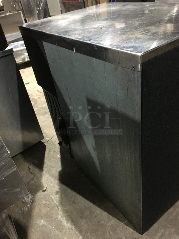 Glastender Commercial Single Door Refrigerated Bar Back Merchandiser! With Poly Coated Rack! Model BB36R1XSR Serial 134140480N! 115V 1Phase! - Image 4 of 9