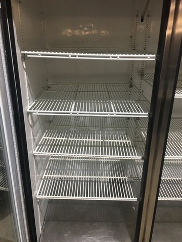 Nice! True 3 Door Reach In Cooler Merchandiser! Model GDM72 Serial 11964827! 115V 1Phase!  - Image 5 of 8