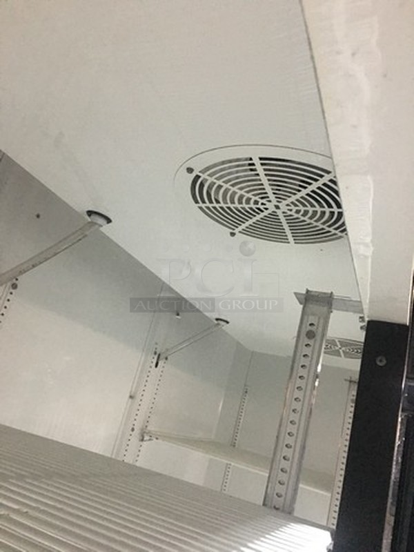 Nice! True 3 Door Reach In Cooler Merchandiser! Model GDM72 Serial 11964827! 115V 1Phase!  - Image 6 of 8