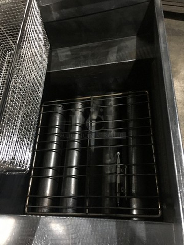 Nice! Pitco 4 Burner Natural Gas Powered Deep Fat Fryer! With Metal Frying Baskets! Model SG14! On Legs!  - Image 6 of 10