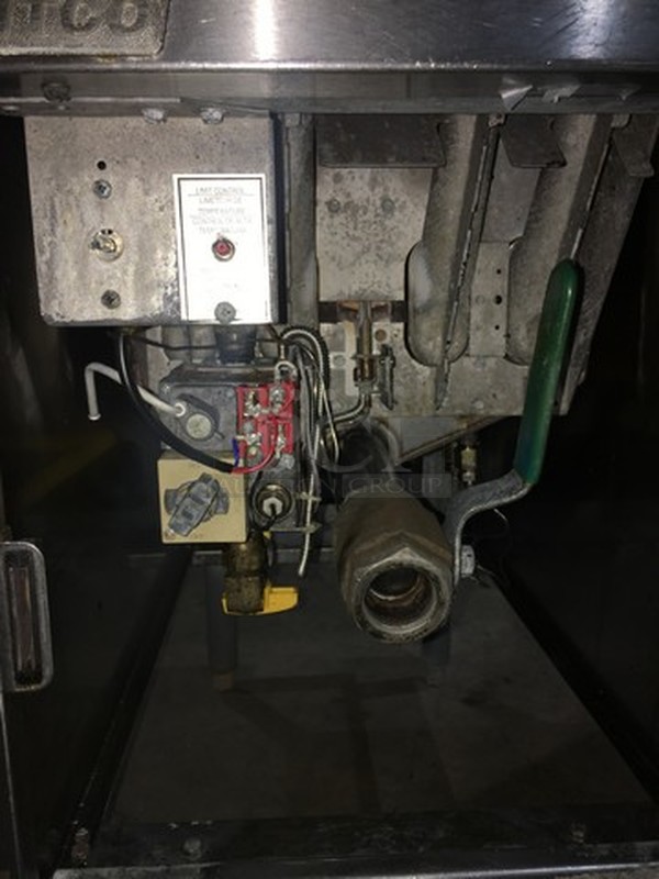 Nice! Pitco 4 Burner Natural Gas Powered Deep Fat Fryer! With Metal Frying Baskets! Model SG14! On Legs!  - Image 8 of 10