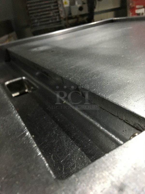 BEAUTIFUL! Wells Commercial Countertop Electric Powered Flat Griddle! All Stainless Steel! Model G13 Serial T17979! 208/240V! On Legs! - Image 6 of 9