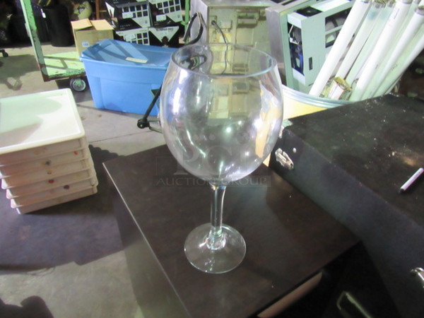 HUGE STEM GLASS! 4XBID.