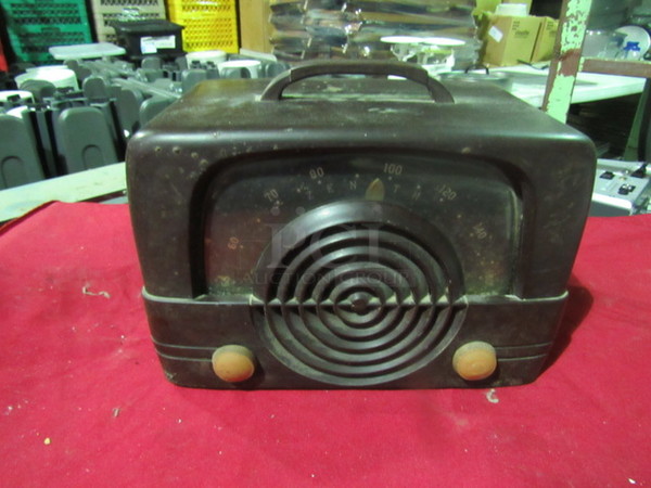 One Vintage Zenith Tube Radio. Model# 6D-614W. 117 Volt.