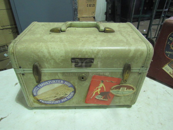 One Vintage Suitcase Décor.