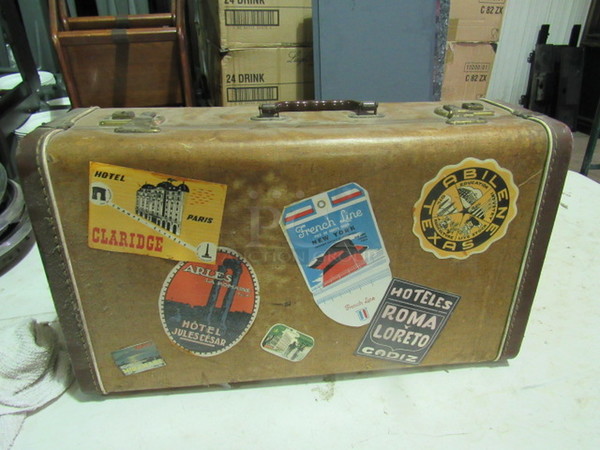 One Vintage Suitcase Décor.