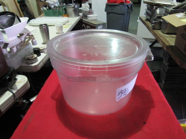 One Round Cambro 12 Quart Food Storage Container With Lid.