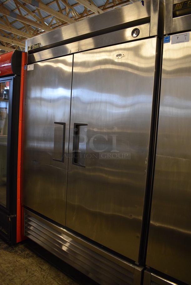 SWEET! 2014 True Model T-49 ENERGY STAR Stainless Steel Commercial 2 Door Reach In Cooler w/ Poly Coated Racks on Commercial Casters. 115 Volts, 1 Phase. 54x30x83. Tested and Working! - Image 2 of 6