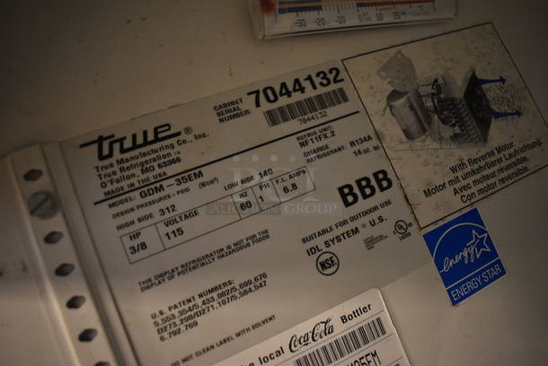 GREAT! 2011 True Model GDM-35EM ENERGY STAR Metal Commercial 2 Door Reach In Cooler Merchandiser. 115 Volts, 1 Phase. 39.5x31x79. Tested and Powers On But Does Not Get Cold - Image 4 of 6