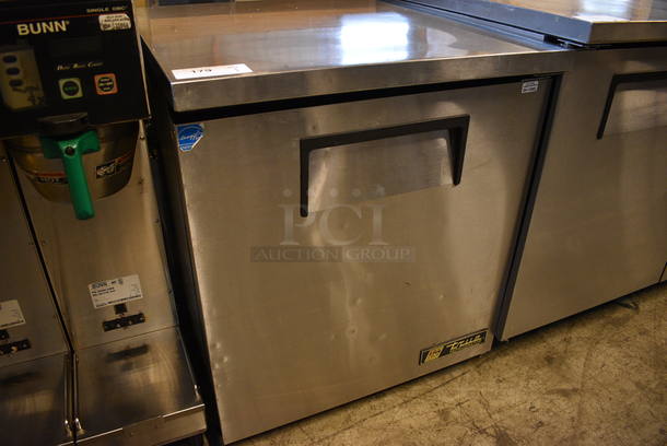 GREAT! 2014 True Model TUC-27-LP ENERGY STAR Stainless Steel Commercial Single Door Work Top Cooler on Commercial Casters. 115 Volts, 1 Phase. 27.5x30x32. Tested and Working! - Image 3 of 6