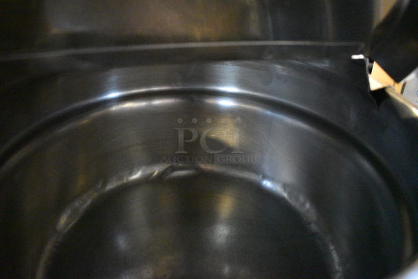 NICE! Vollrath Model HS-11 Stainless Steel Commercial Countertop Soup / Food Warmer w/ Drop In and Lid. 120 Volts, 1 Phase. 13x13x13. Tested and Working! - Image 5 of 6