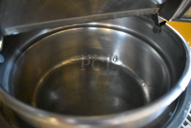 NICE! Vollrath Model HS-11 Stainless Steel Commercial Countertop Soup / Food Warmer w/ Drop In and Lid. 120 Volts, 1 Phase. 13x13x13. Tested and Working! - Image 5 of 6