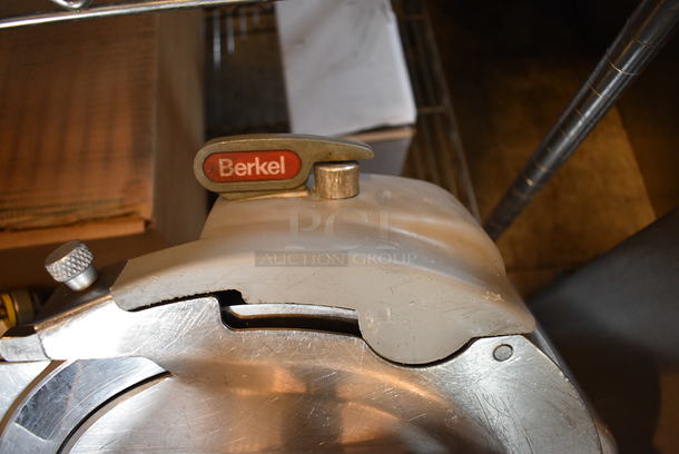 AMAZING! Berkel Model 919 Stainless Steel Commercial Countertop Meat Slicer w/ Blade Sharpener. 115 Volts, 1 Phase. 26x19x27. Tested and Working! - Image 5 of 8