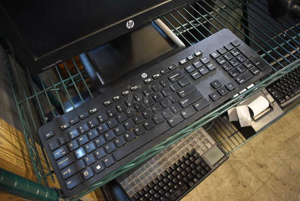 HP Model HSTND-4011-F 17" Computer Monitor w/ Keyboard - Image 4 of 5
